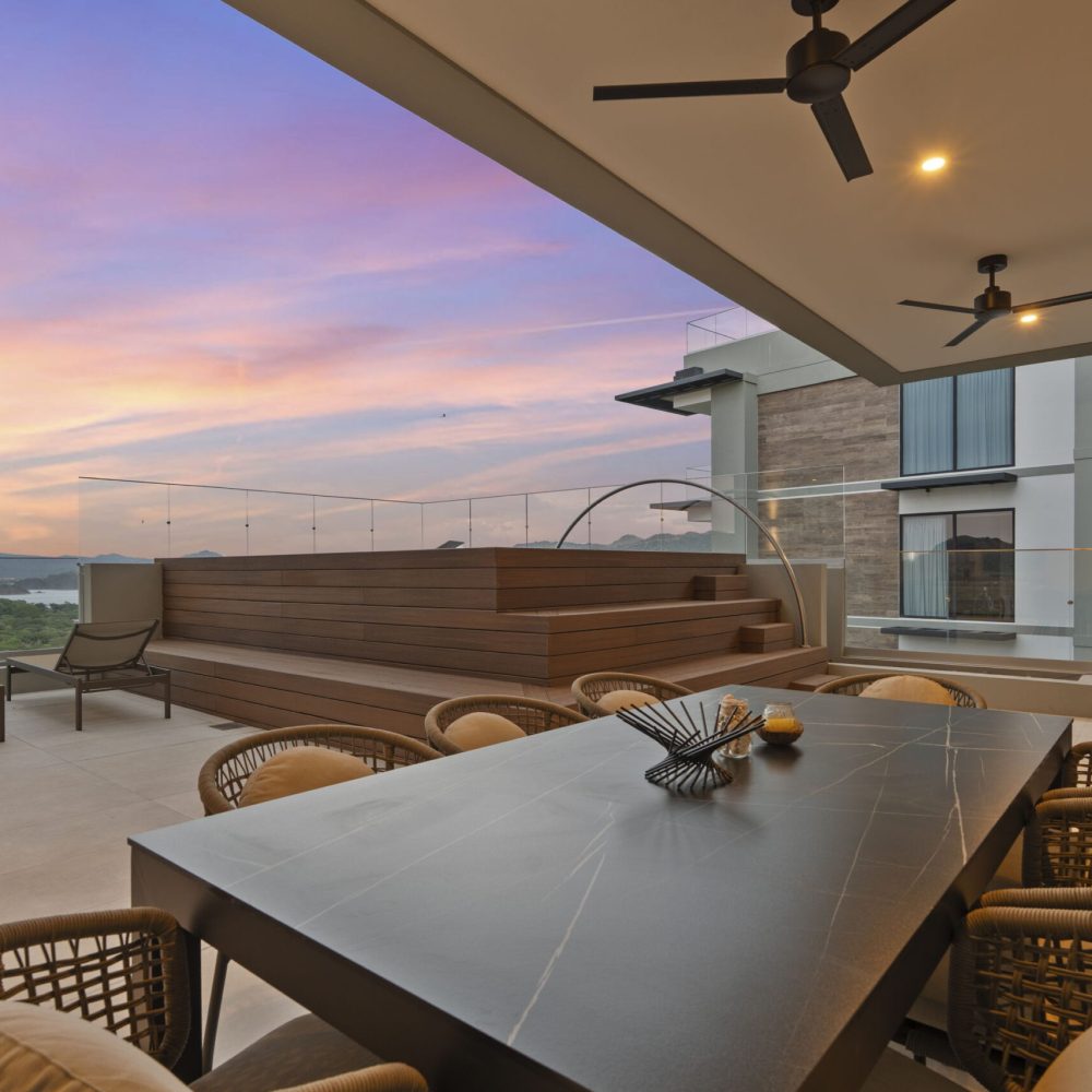 pool and table view2